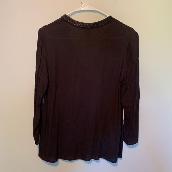 Dainty V-neck shirt   - Picture 5 of 5